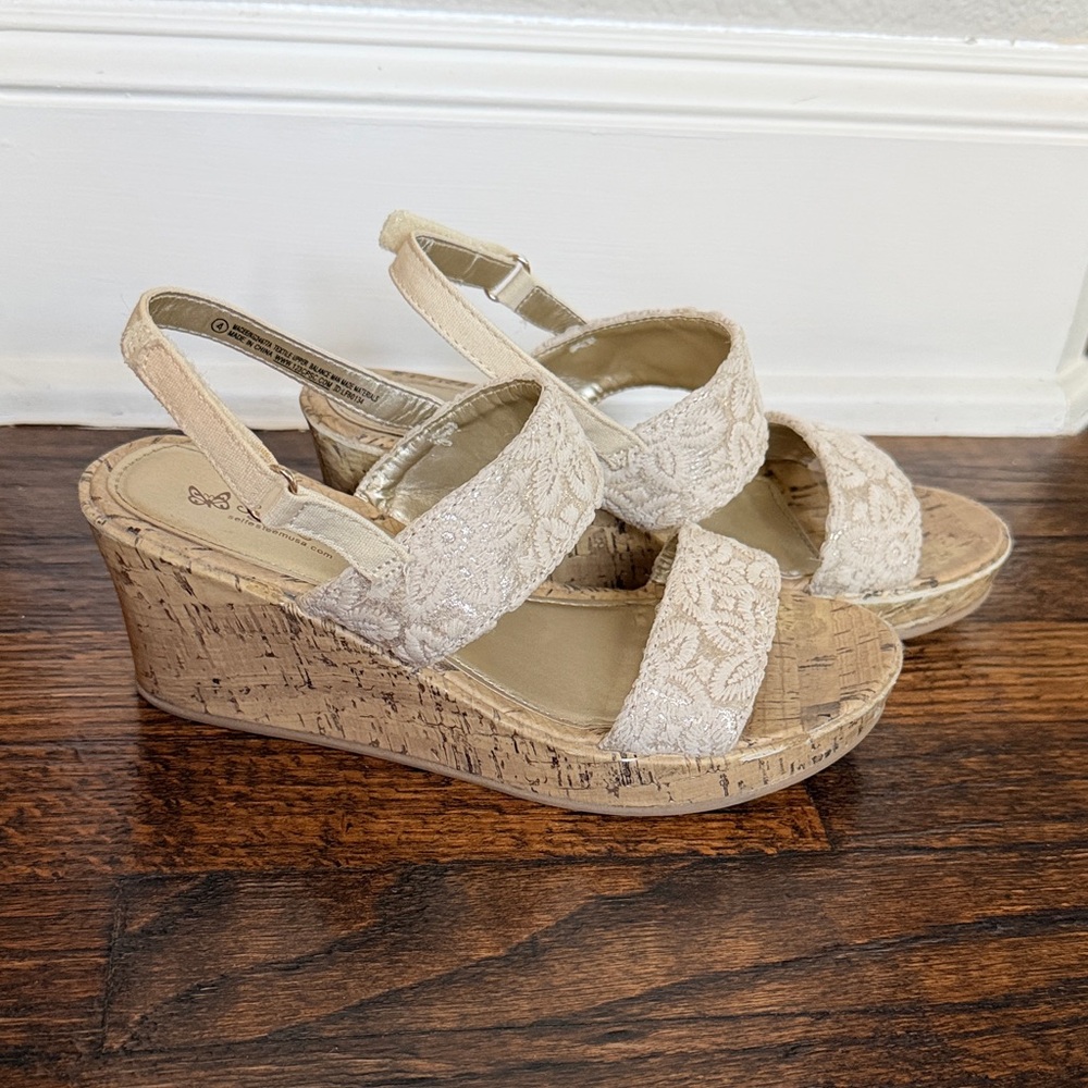 GUC Self Esteem Cream Lace Cork Wedge Sandals for Kids size 4